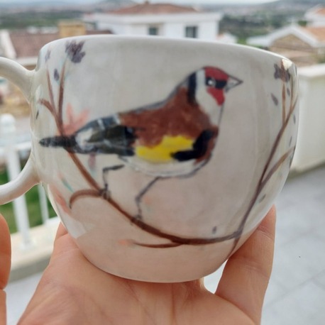 El Boyama SAKA Kuşu Desenli Kupa- 250ml-Kırık Beyaz Zemin