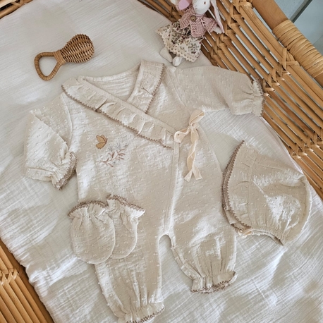 vintage bej kumaştan kız bebek tulum seti