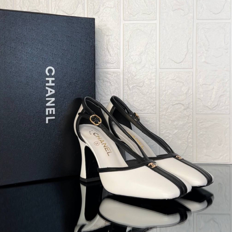 Chanel Lambskin & Patent Calfskin Beyaz Siyah Topuklu (İthal)