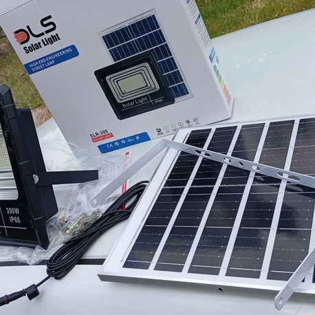☀300W Güneş enerjili led projektör 