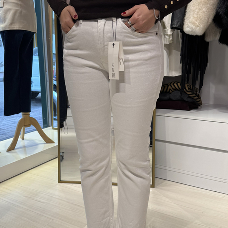 Beyaz Kesik Paça Boy Fit Jean
