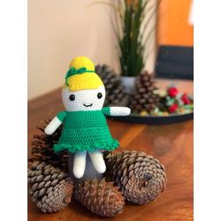 Yeşil Elbiseli Bebek