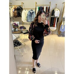 Kol Kısmı Saten Ve Desen Detay Bluz