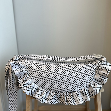 Siyah beyaz fırfırlı moonbag