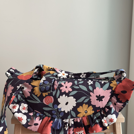 Çiçekli fırfırlı moonbag