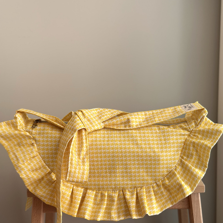 Sarı kazayağı desenli fırfırlı moonbag