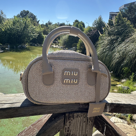 MIU MIU el çantası