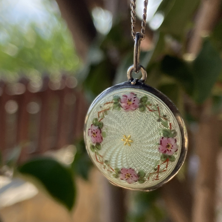 Mineli Gümüş Kolye Fotoğraflık
