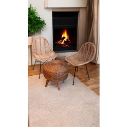 Rattan Sandalye ve Su Sümbülü Puf