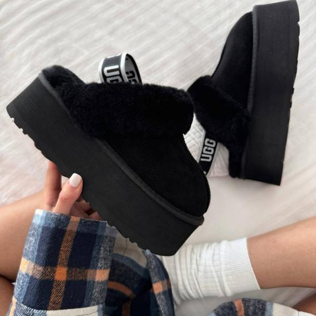 Funkette Siyah Lastikli Peluş Terlik