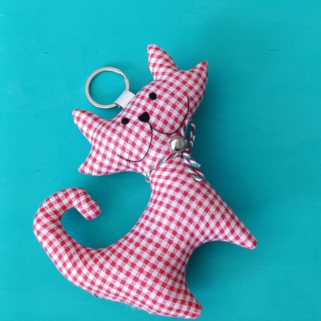 Kırmızı Pötikare Kedi Charm 