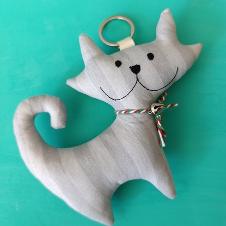 Gri Çizgili Kedi Charm 