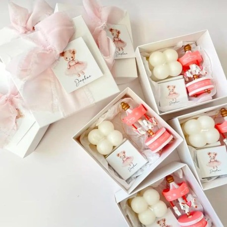 Karusel Temalı Bebek Hediye Kutusu – Baby Shower / Doğum / 1 Yaş Hediyeliği (25 Adet)