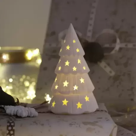 Yıldız Pencereli Yılbaşı Ağacı LED Mumluk – Dekoratif Christmas Tree Ambiyans Işığı