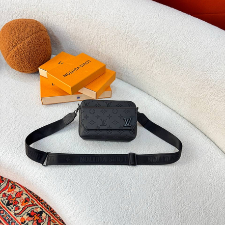 Louis Vuitton Fastline Messenger