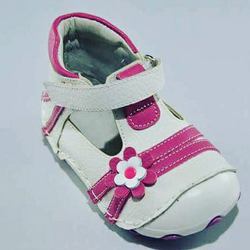 Pembe Şeritli Beyaz Çiçekli İlk Adım Ayakkabısı