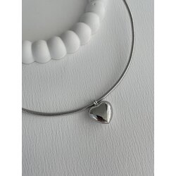Kalp Detaylı Choker Kolye