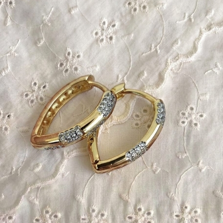 Zirkon Taşlı Oval Halka Küpe