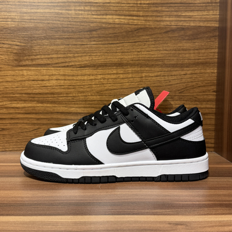 NIKE DUNK PANDA SNEAKERS