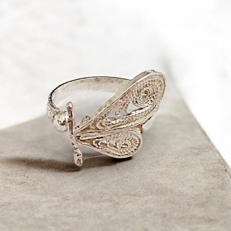 Zarif Kelebek Telkari Gümüş Yüzük – El Yapımı 1000 Ayar Tasarım
