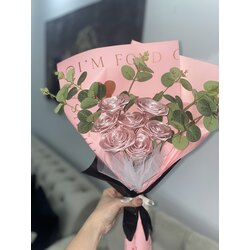 Pembe solmayan gül buketi