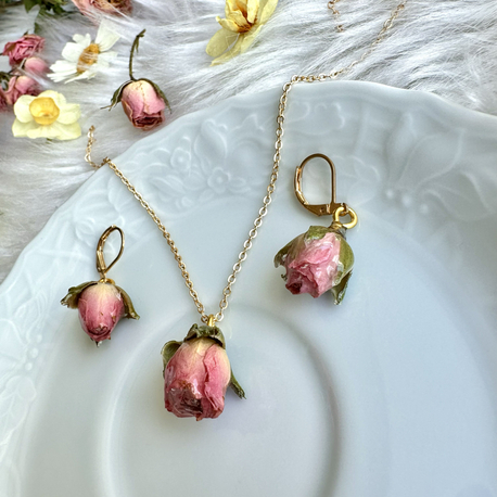 Pembe güllü set
