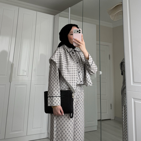 Eşarplı Desenli Takım