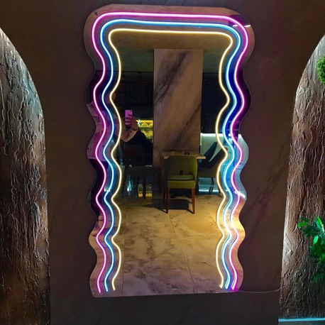 Neon Ayna