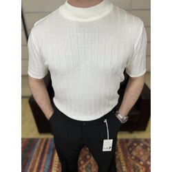 Beyaz Boğaz Detaylı Tshirt 