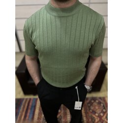 Yeşil Boğaz Detaylı Tshirt