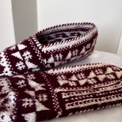 El Örgüsü Geleneksel Desenli Patik – Bordo & Beyaz