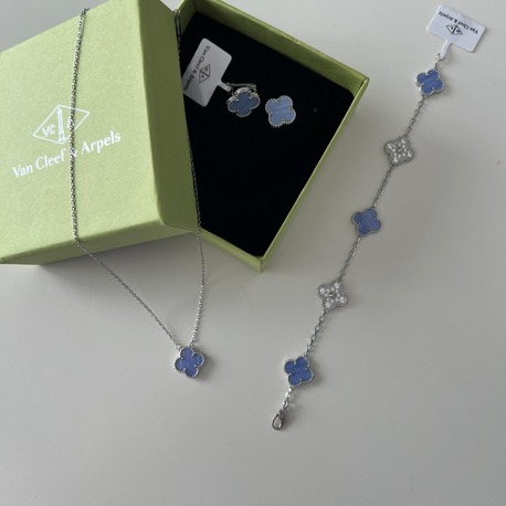 Van Cleef & Arpels Bileklik Kolye Küpe Seti