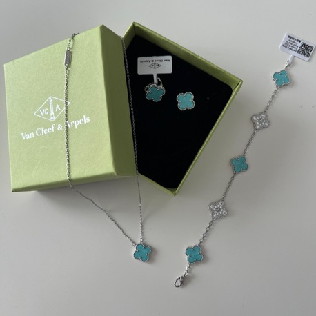 Van Cleef & Arpels Bileklik Kolye Küpe Seti
