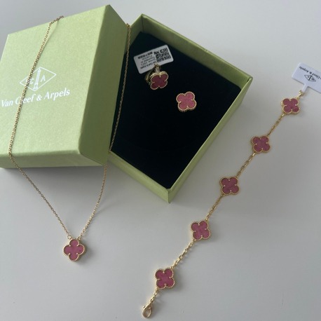 Van Cleef & Arpels Bileklik Kolye Küpe Seti