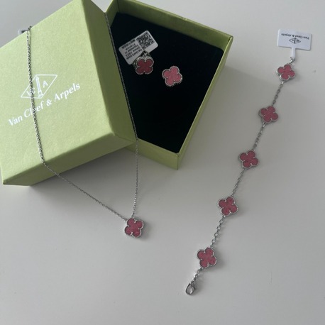Van Cleef & Arpels Bileklik Kolye Küpe Seti