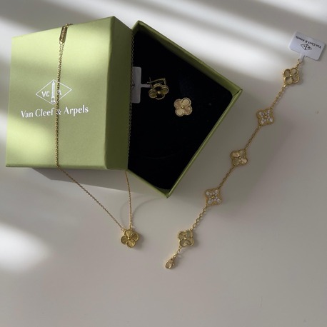 Van Cleef & Arpels Bileklik Kolye Küpe Seti