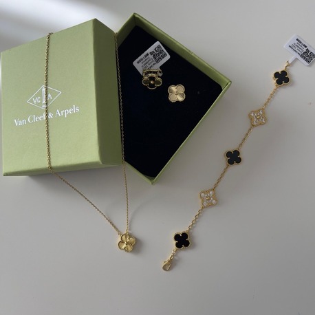 Van Cleef & Arpels Bileklik Kolye Küpe Seti