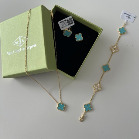 Van Cleef & Arpels Bileklik Kolye Küpe Seti