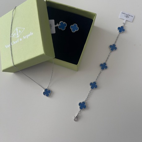 Van Cleef & Arpels Bileklik Kolye Küpe Seti