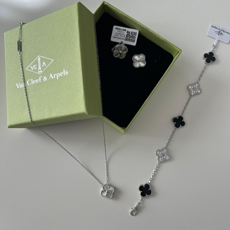 Van Cleef & Arpels Bileklik Kolye Küpe Seti