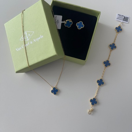 Van Cleef & Arpels Bileklik Kolye Küpe Seti