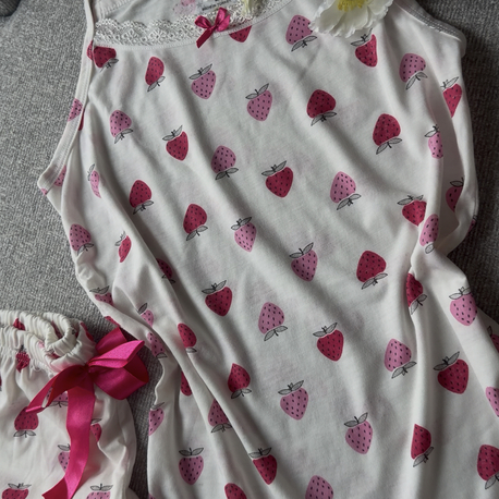 Pamuklu Çilekli pijama takımı