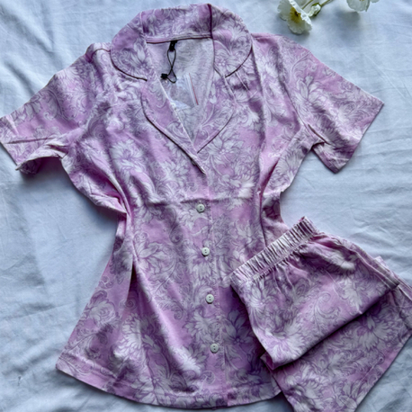 TOZ PEMBE ZARİF DESENLİ ŞORTLU TAKIM