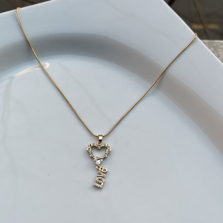 Love Yazılı Kalpli Çelik Kolye