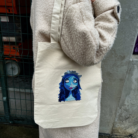 Ölü Gelin (Corpse Bride) Kanaviçe İşleme Alttan Körüklü Kanvas Bez Çanta