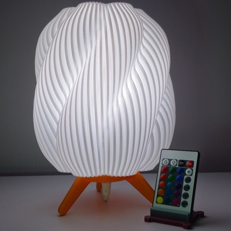 Silk İnci Beyaz Abajur – Pastel Turuncu Ayaklı (Uzaktan Kumandalı LED Işıklı)