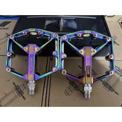 Meroca oil slick rainbow pedal