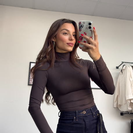 Yanı Büzgülü Kahverengi Boğazlı Bodysuit