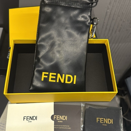 Fendi gözlük kutusu