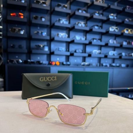 Gucci polarize pembe cam detay güneş gözlüğü